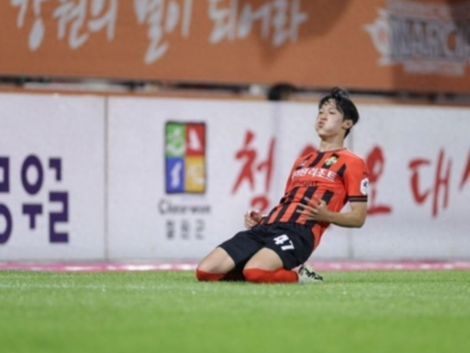 Tottenham Hotspur värvar den unge koreanske anfallaren Liang Minge